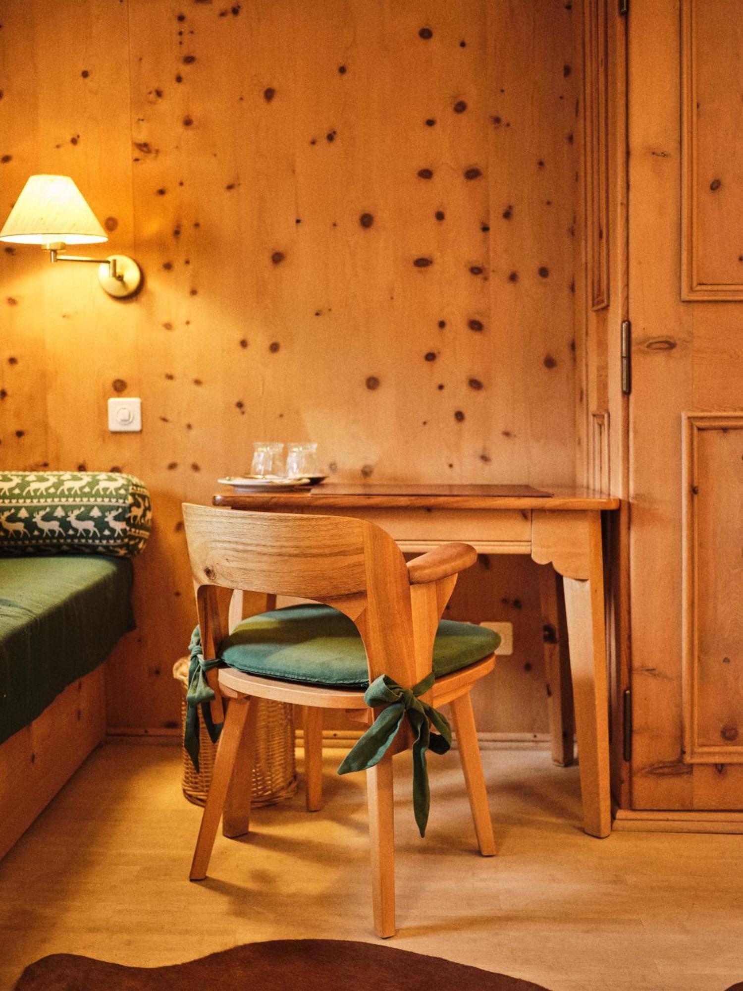 Hotel Chesa Grischuna Klosters Exterior photo